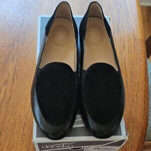**New in Box** Dansko Lace Glazed Kid Leather Black Moc Loafer, size 39